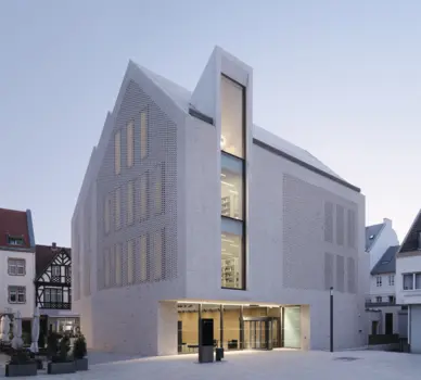 Rathaus und Stadtbibliothek Brühl
